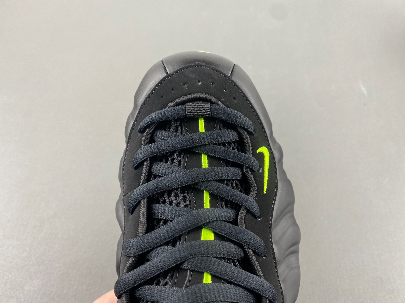 Nike Air Foamposite One Black Volt HF2902-001