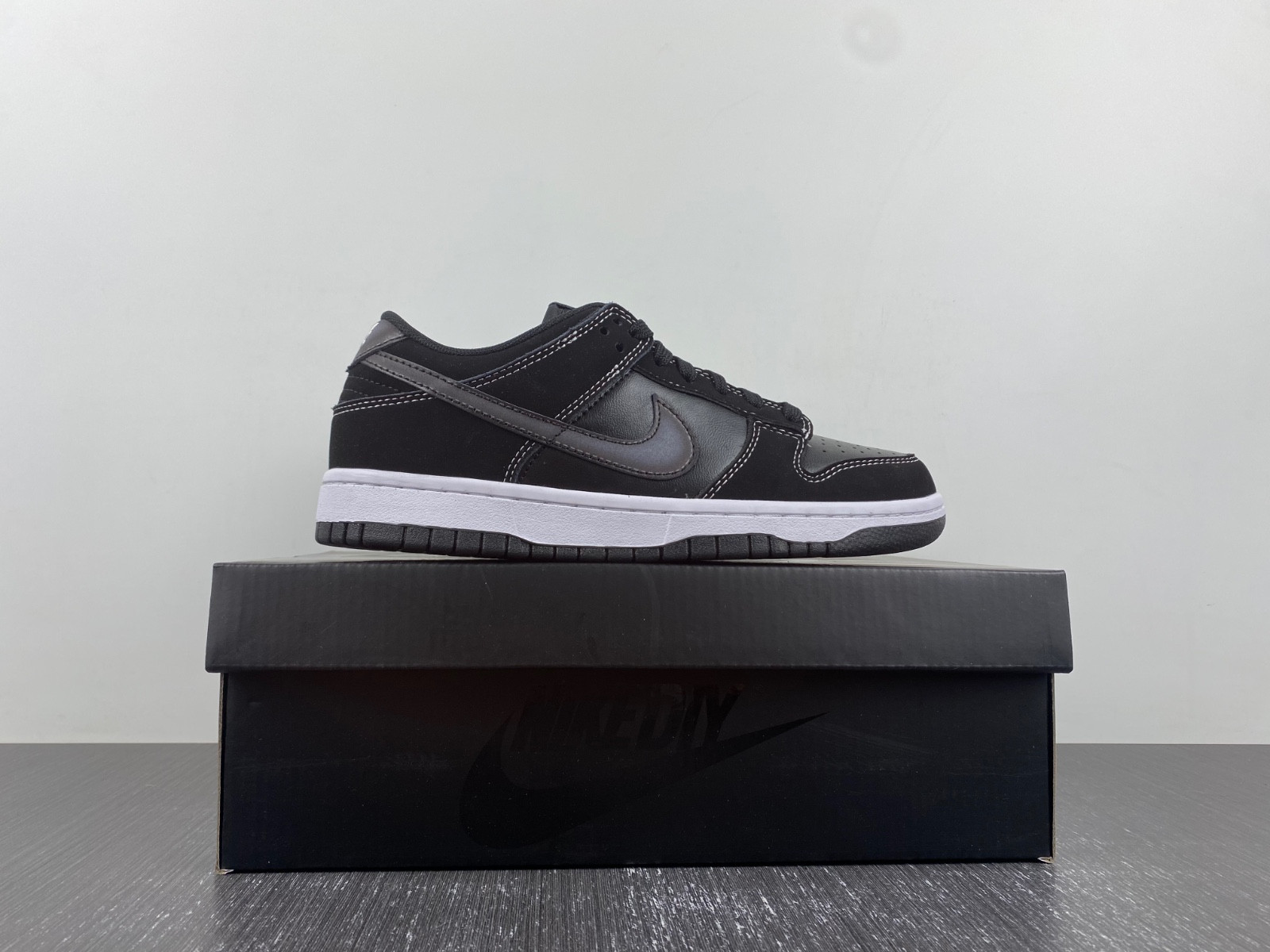 nike dunk low "black/grey" (airbrush) fd6923-001
