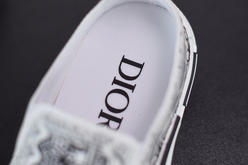 dio* x converse sneaker