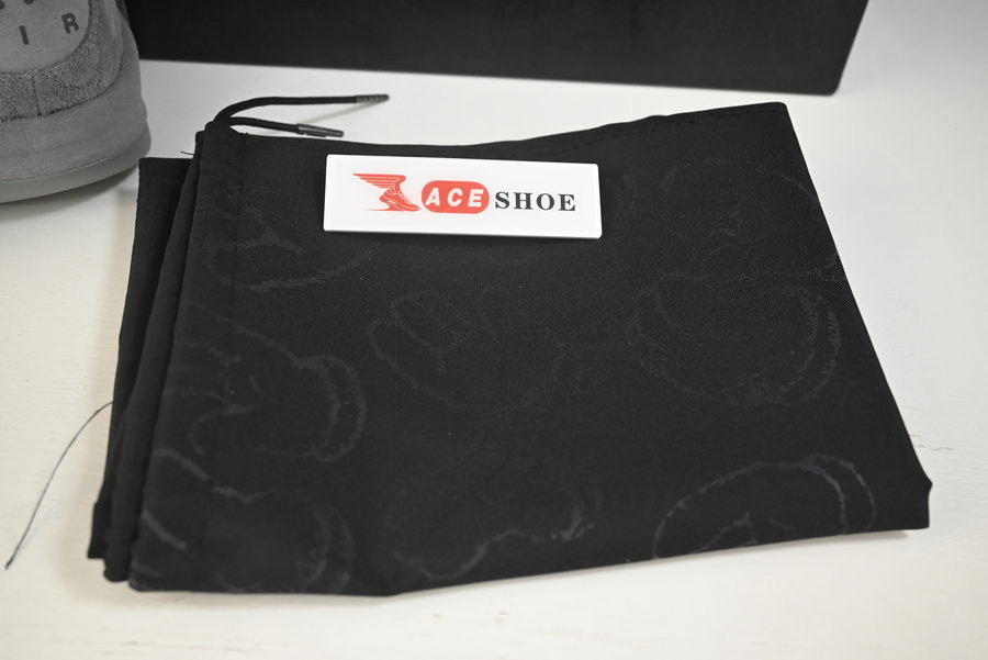 AIR JORDAN 4 RETRO "KAWS" 930155-003