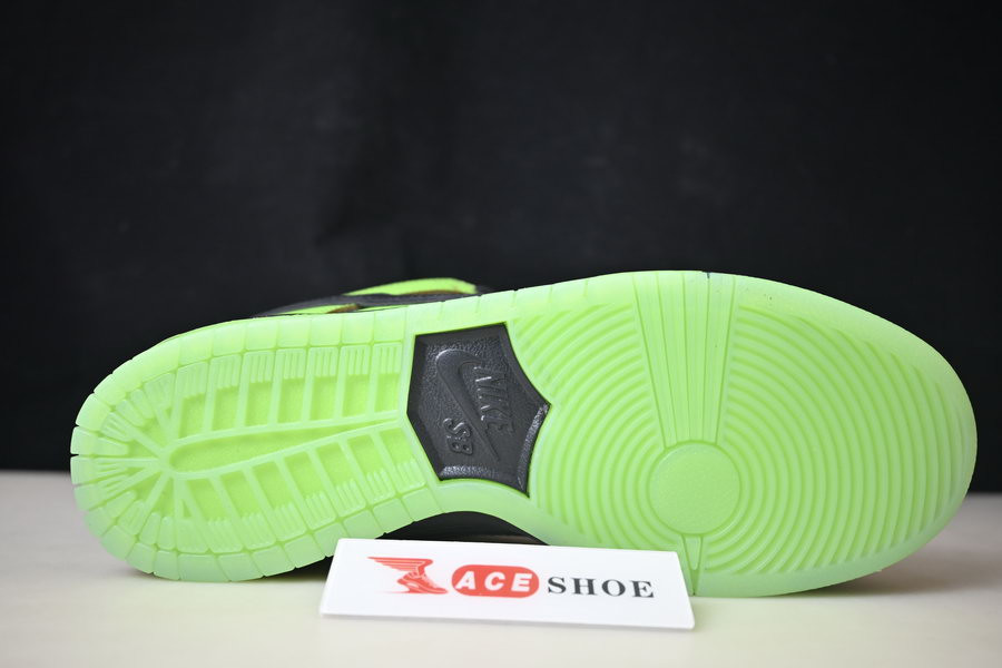 the powerpuff girls x dunk low pro sb qs 