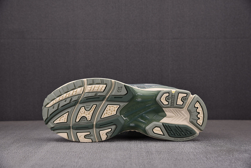 As*ic*s gel kayano 14 