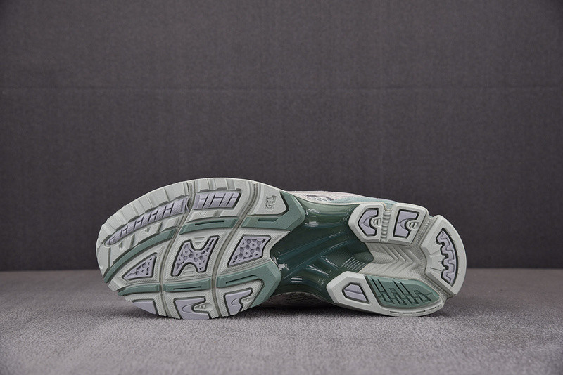 As*ic*s gel kayano 14 