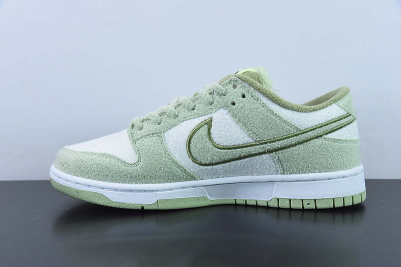 nike dunk low se fleece pack honeydew (w) dq7579-300