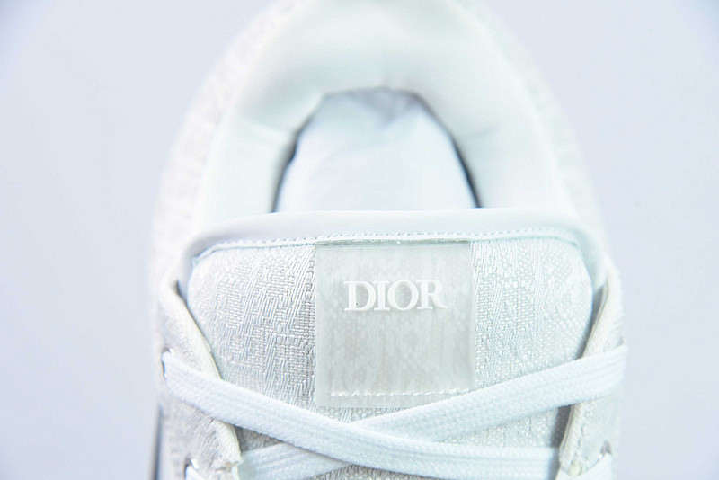 dio* x converse sneaker