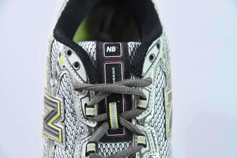NEW BALANCE SNEAKER